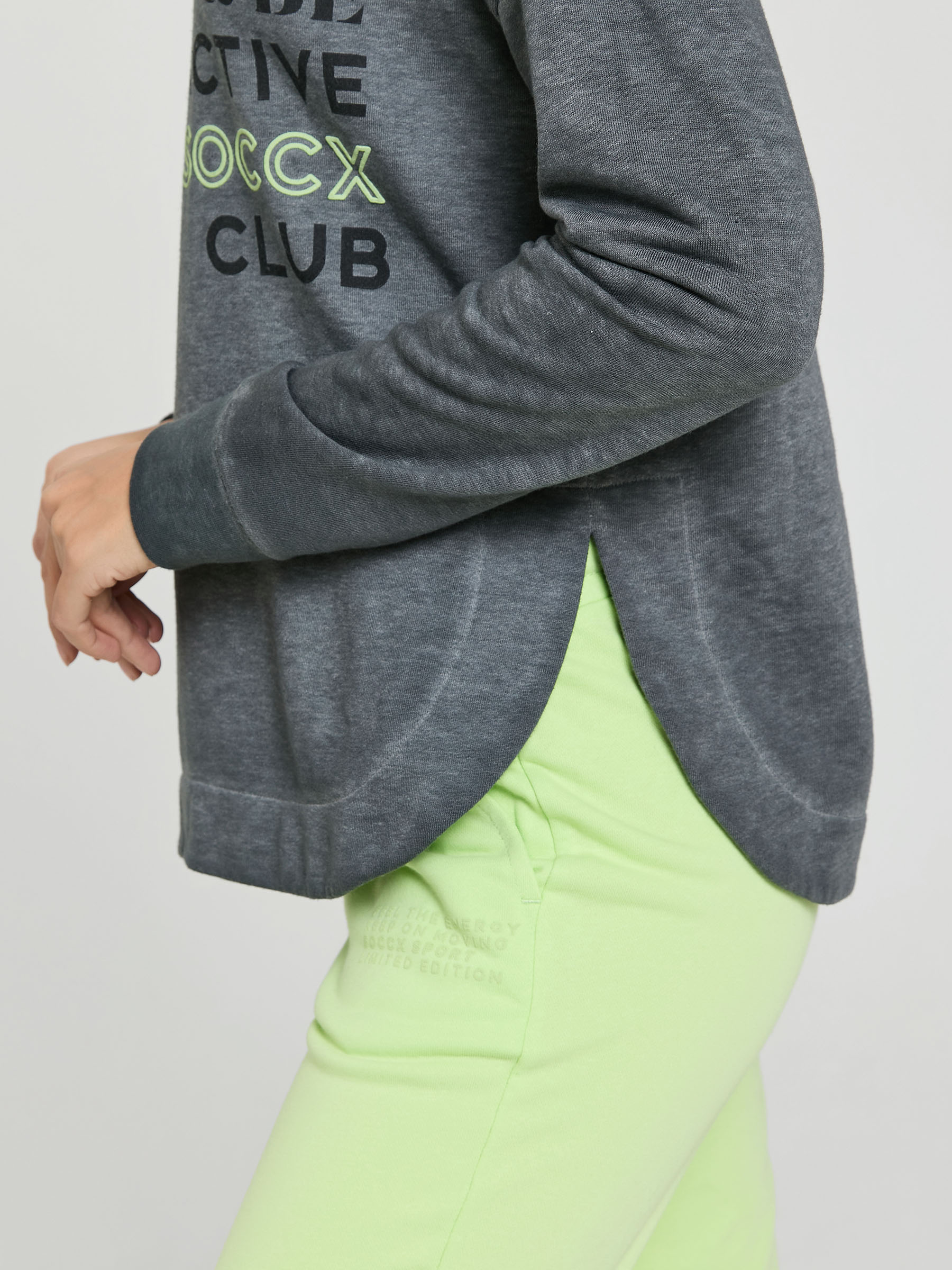 свитшот washed black