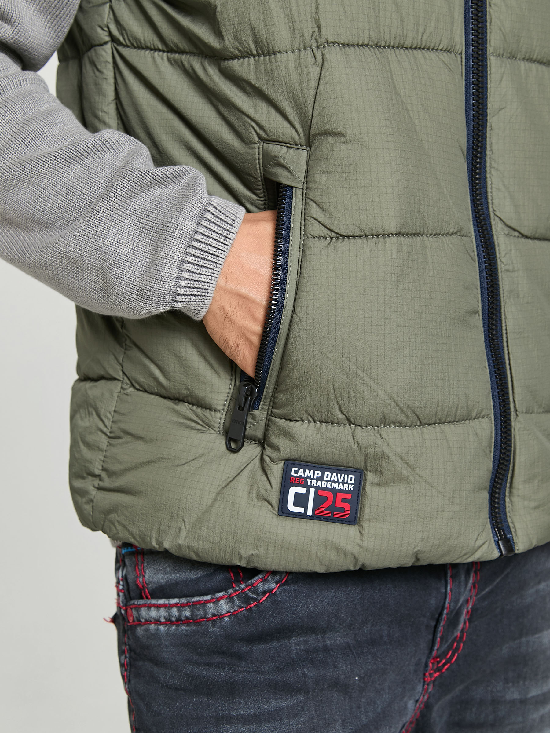 жилет medium khaki